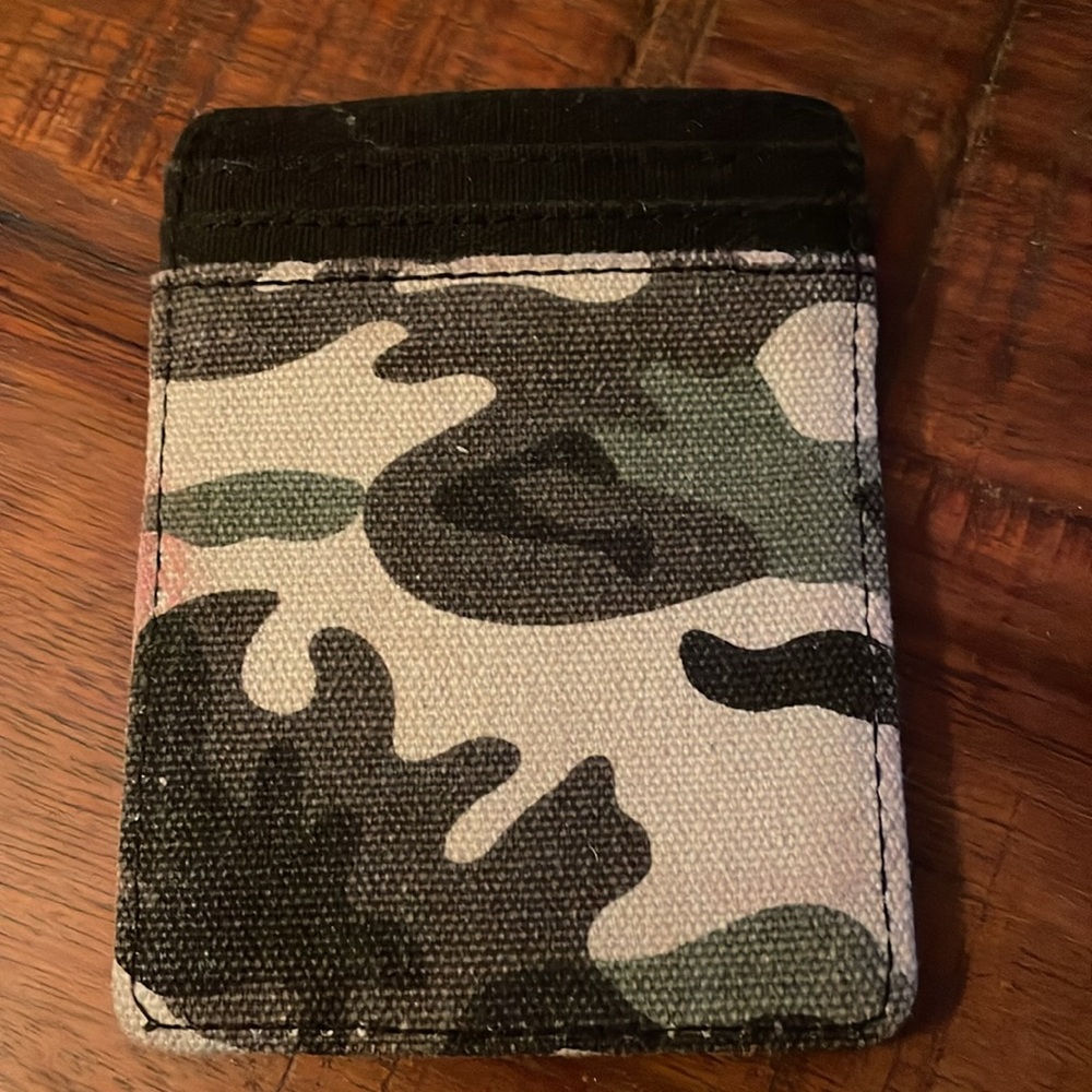 BENRUS 6 card camouflage card holder